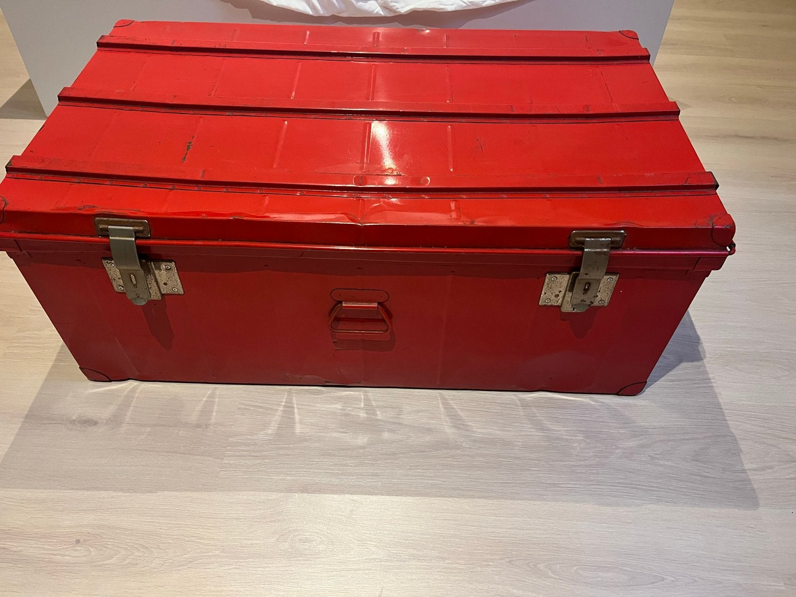 Vintage Rode Metalen Kist - 100x58x41cm, Huis en Inrichting, Woonaccessoires | Kisten, Ophalen, Gebruikt, 50 tot 100 cm, 75 tot 100 cm