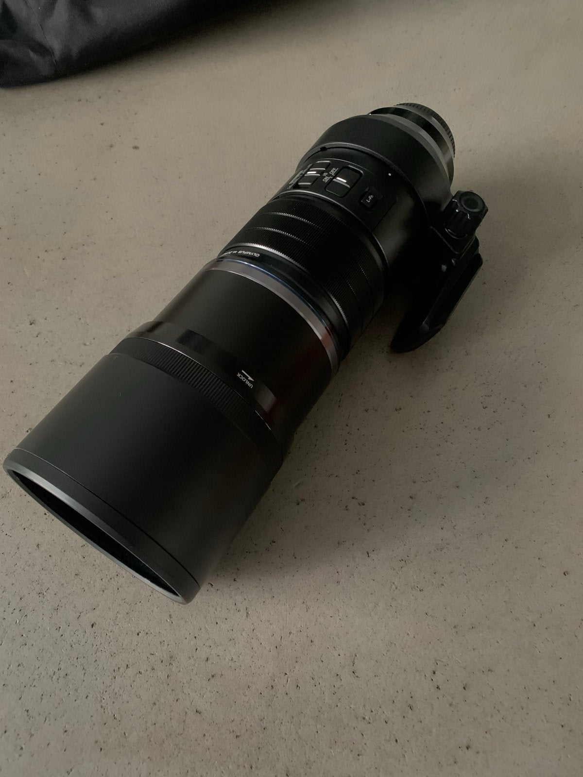 Olympus M.Zuiko Digital ED 300mm f/4.0 IS PRO Telelens, Audio, Tv en Foto, Fotografie | Lenzen en Objectieven, Ophalen, Beschermhoes/tas
