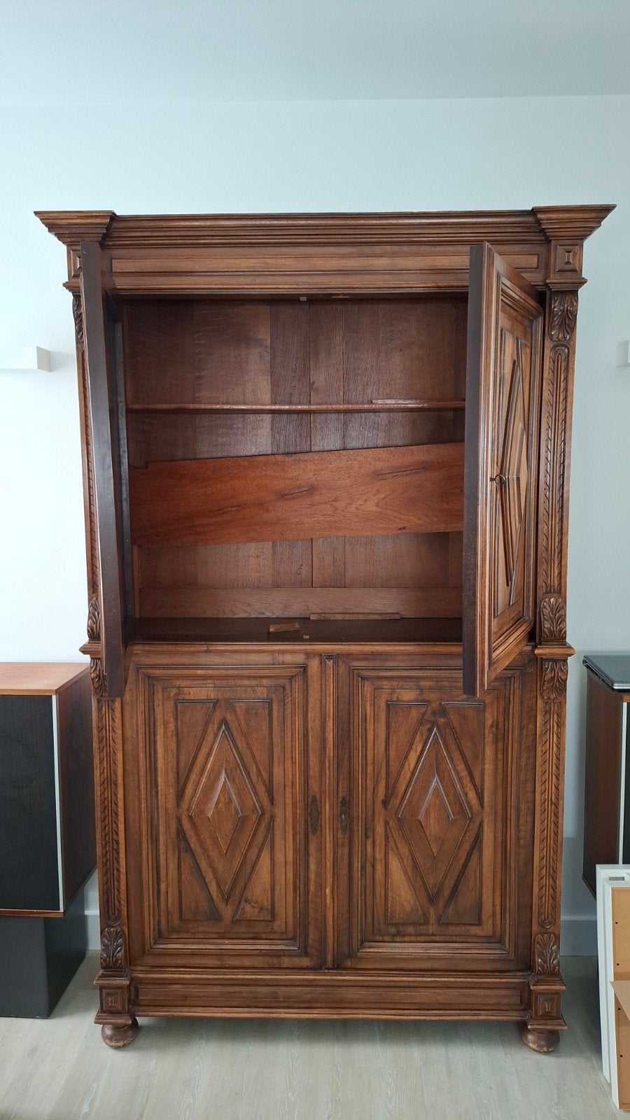 Foto 5 van Slanke Ondiepe Belgische Eiken Boeken/Servies Kast