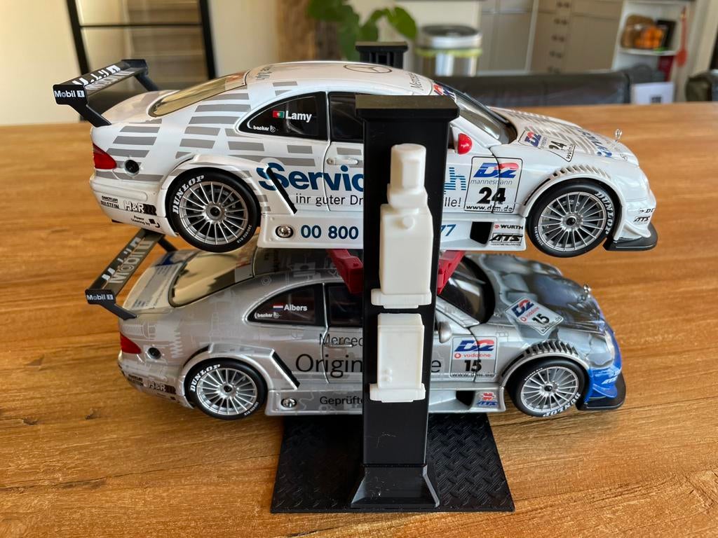 Collectors items DTM Mercedes CLS 1:18 schaal kolombrug 3D, Ophalen of Verzenden, Zo goed als nieuw, Maisto