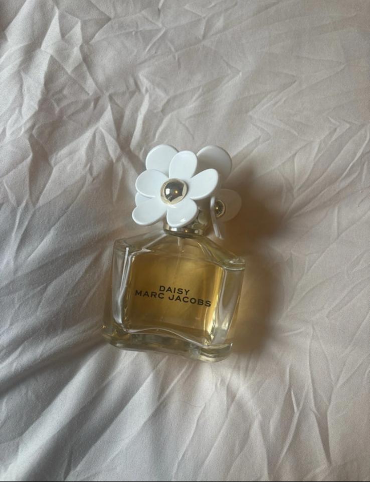 Marc Jacobs daisy edt, Sieraden, Tassen en Uiterlijk, Uiterlijk | Parfum, Ophalen of Verzenden, Gebruikt