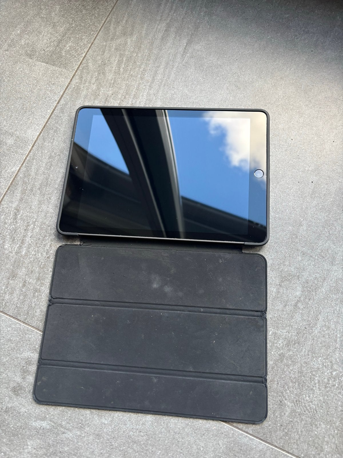 Apple iPad cellular + Wi-Fi Spacegrijs met hoes, 10 inch, Apple iPad, Ophalen of Verzenden, Zo goed als nieuw