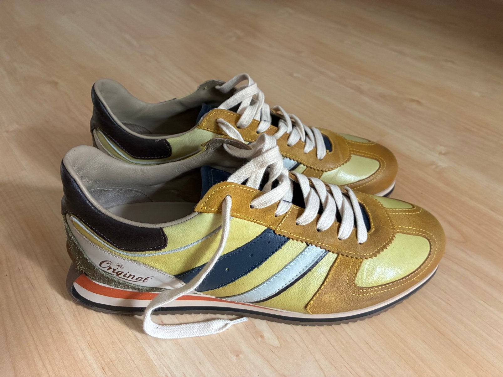 Te koop vrijwel nieuwe Kamo-Gutsu sneakers, Ophalen of Verzenden, Zo goed als nieuw