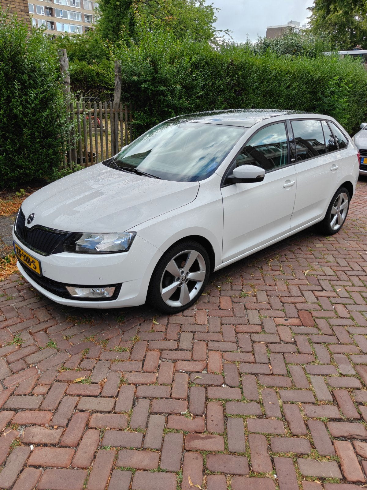 Skoda Rapid 1.2 TSI 66KW Spaceback 2016 Wit, Auto's, Voorwielaandrijving, USB, Wit, Origineel Nederlands
