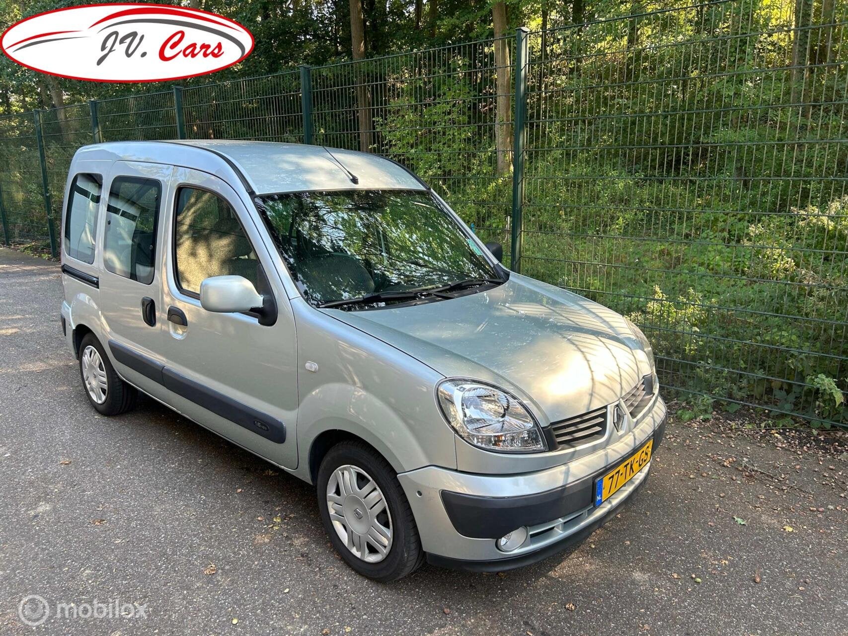 Renault Kangoo combi 1.6-16V Privilège INVALIDE, Auto's, Gebruikt, 1095 kg, 49 €/maand, Origineel Nederlands