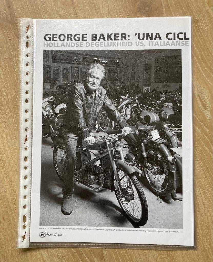 Map met documentatie George Baker en zijn Brommers, Fietsen en Brommers, Handleidingen en Instructieboekjes, Verzenden, Zo goed als nieuw