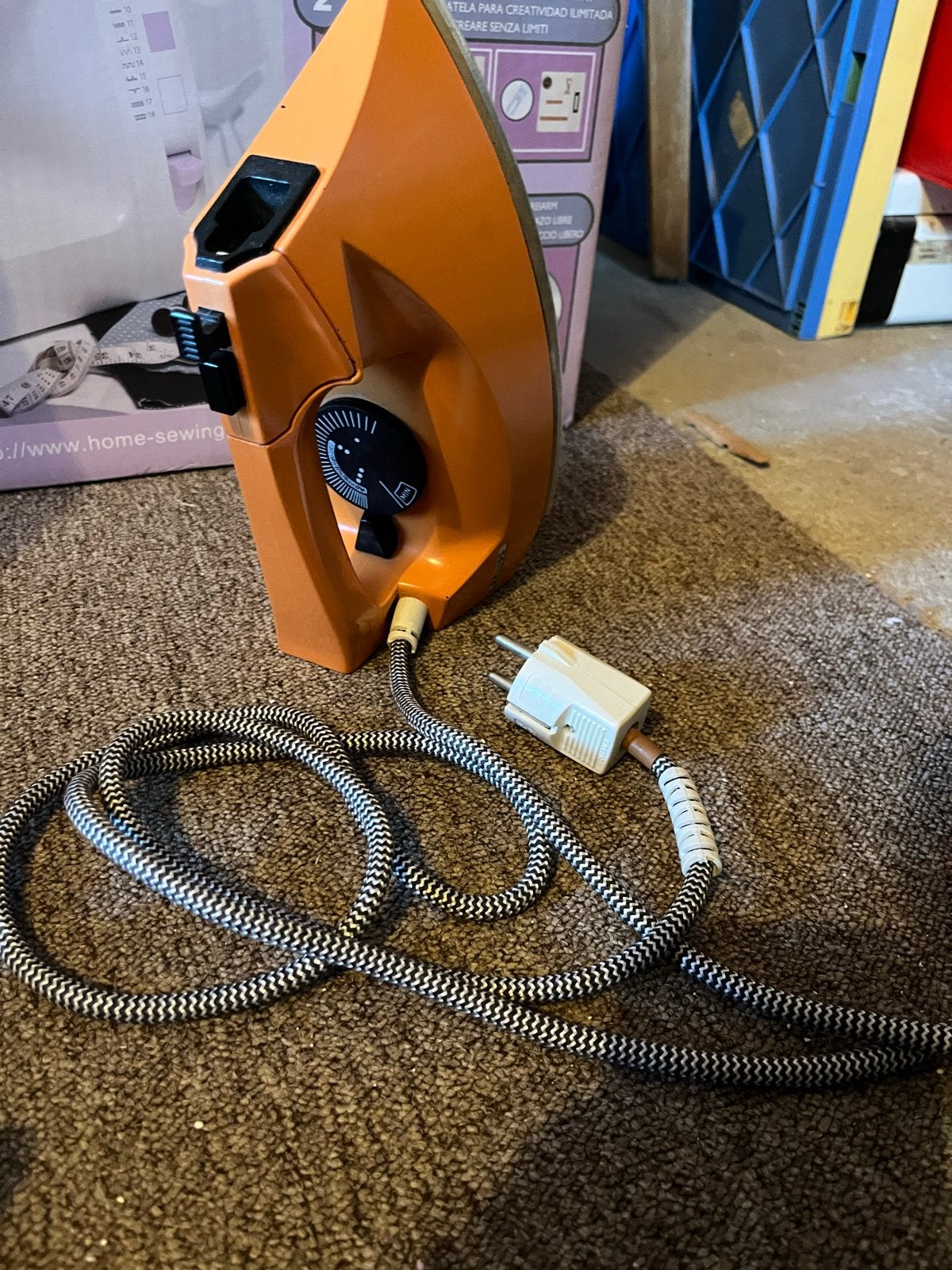 Vintage oranje Philips Strijkijzer, Witgoed en Apparatuur, Strijkijzers en Strijkplanken, Ophalen, Gebruikt, Strijkijzer met snoer