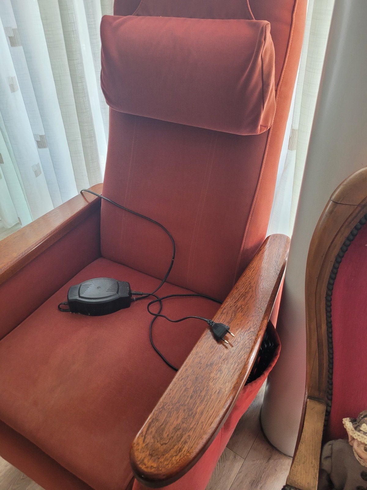 Comfortabele sta op stoel. Elektrisch. Alles werkt perfect., Huis en Inrichting, Fauteuils, Ophalen, Gebruikt, Klassiek, Comfortabel