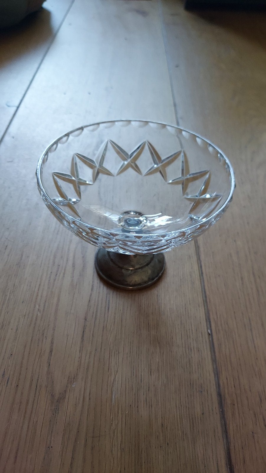 Kristallen schaaltje met verzilverde voet, Antiek en Kunst, Antiek | Glas en Kristal, Ophalen of Verzenden
