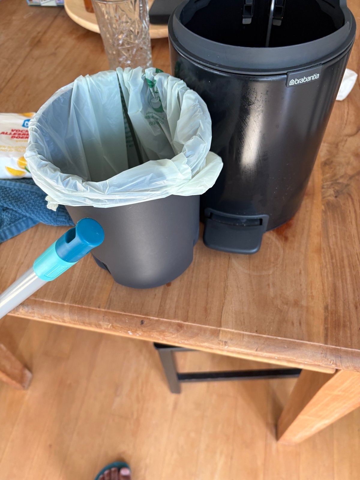 Brabantia pedaalemmer 12 liter, zwart, in prima staat, Met pedaal, Ophalen of Verzenden, Zo goed als nieuw, Metaal