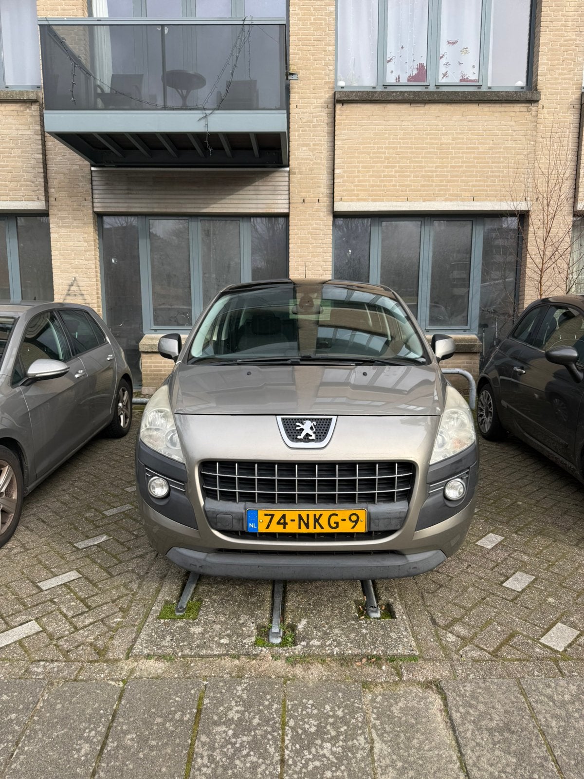 Peugeot 3008 1.6 VTI 2010 Grijs, Auto's, Voorwielaandrijving, 1374 kg, 4 cilinders, 75 €/maand