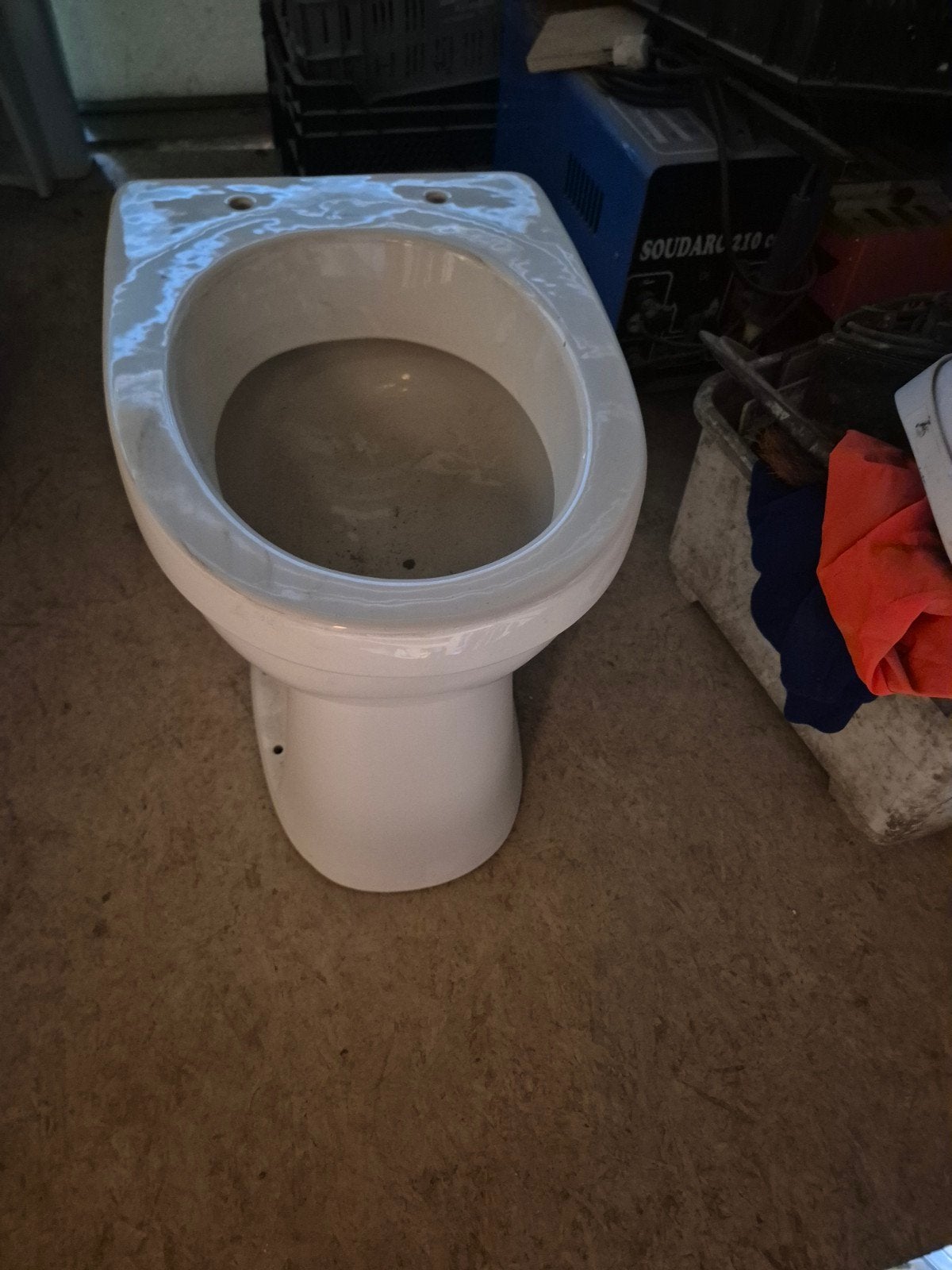 Wit staand toilet met stortbak, Ophalen, Gebruikt, Toilet