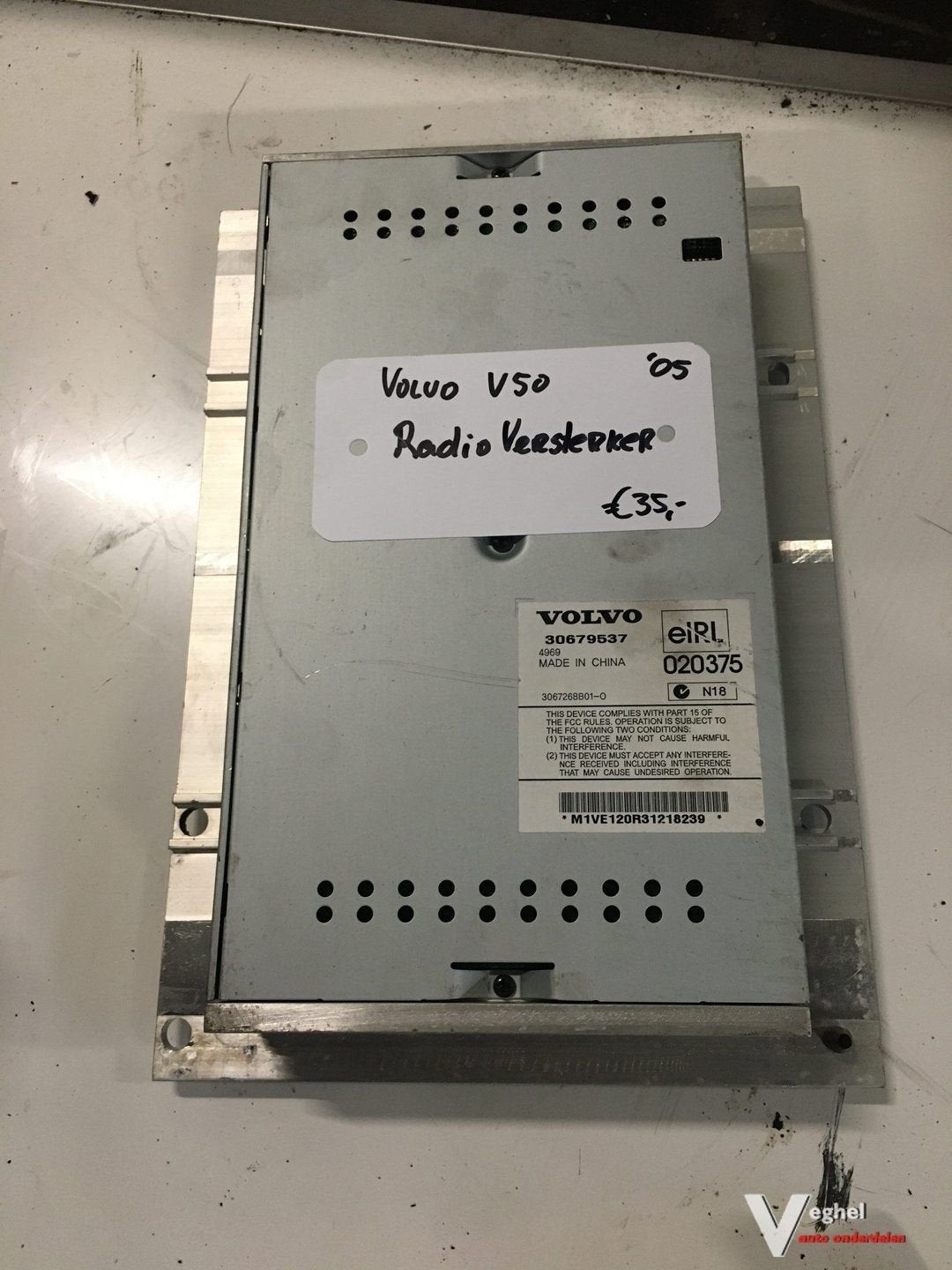 Volvo V50 2005 1.8  Radio Versterker
