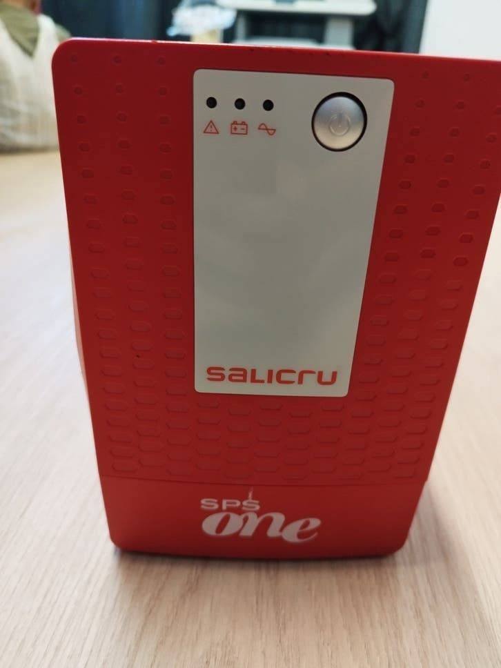 Salicru SPS 2000 ONE UPS - Nieuwe accu's!, Computers en Software, Ophalen of Verzenden, Zo goed als nieuw