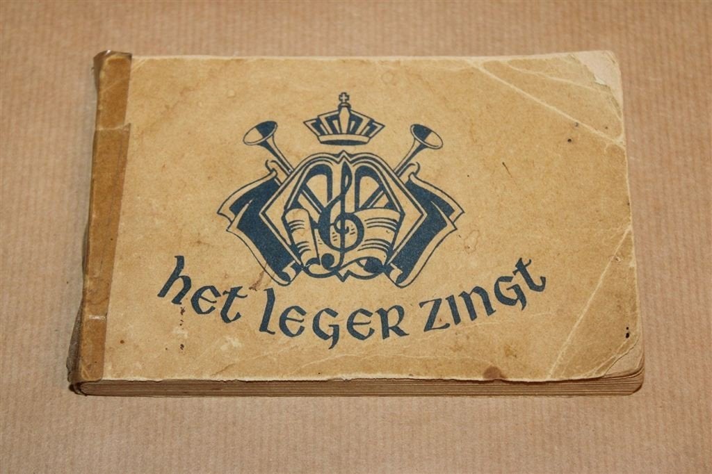 Het Leger Zingt — Liedbundel Nederlandse Strijdkrachten 1947, Ophalen of Verzenden, Tweede Wereldoorlog, Gelezen, Overige onderwerpen