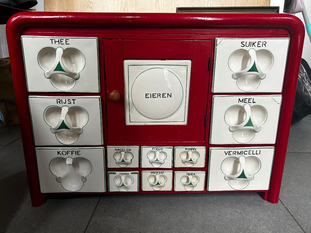 Kruiden kastje, Ophalen