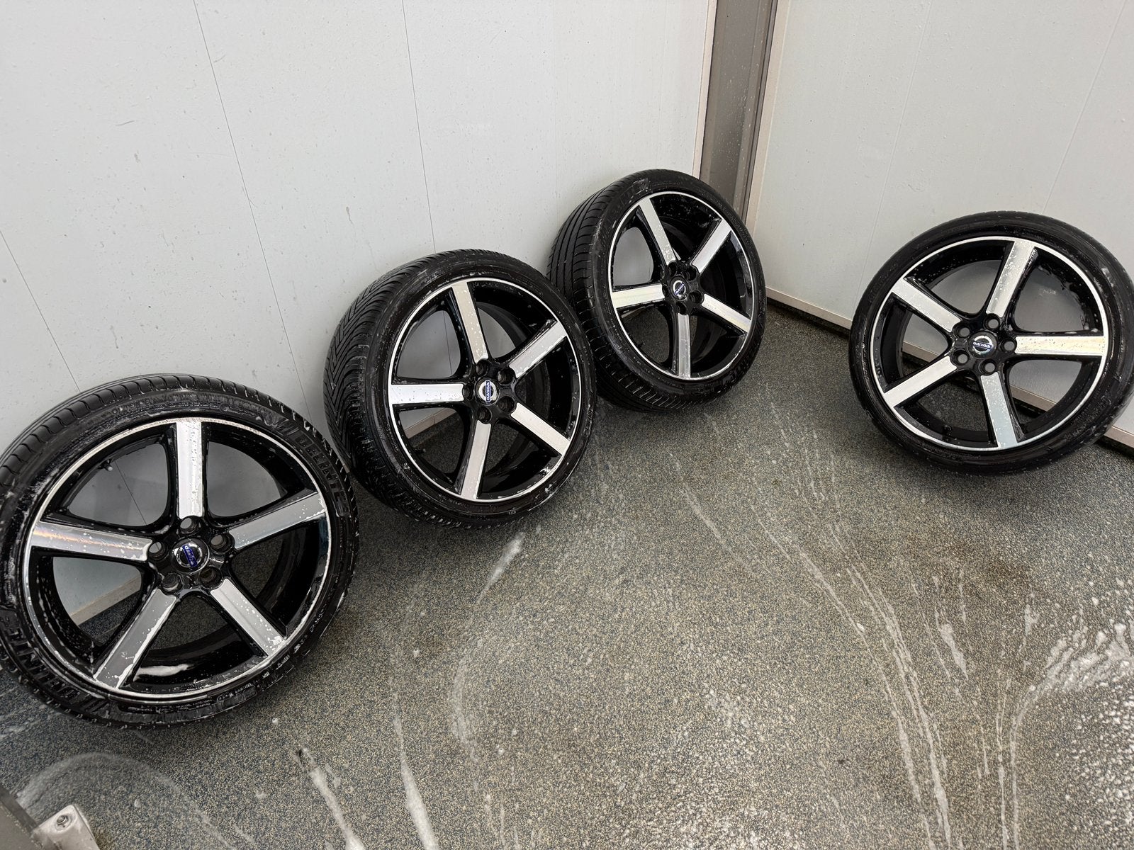 Volvo Midir 18" velgenset | 100% recht! Lichte schade, Auto-onderdelen, Ophalen, 18 inch, Gebruikt, Velg(en)
