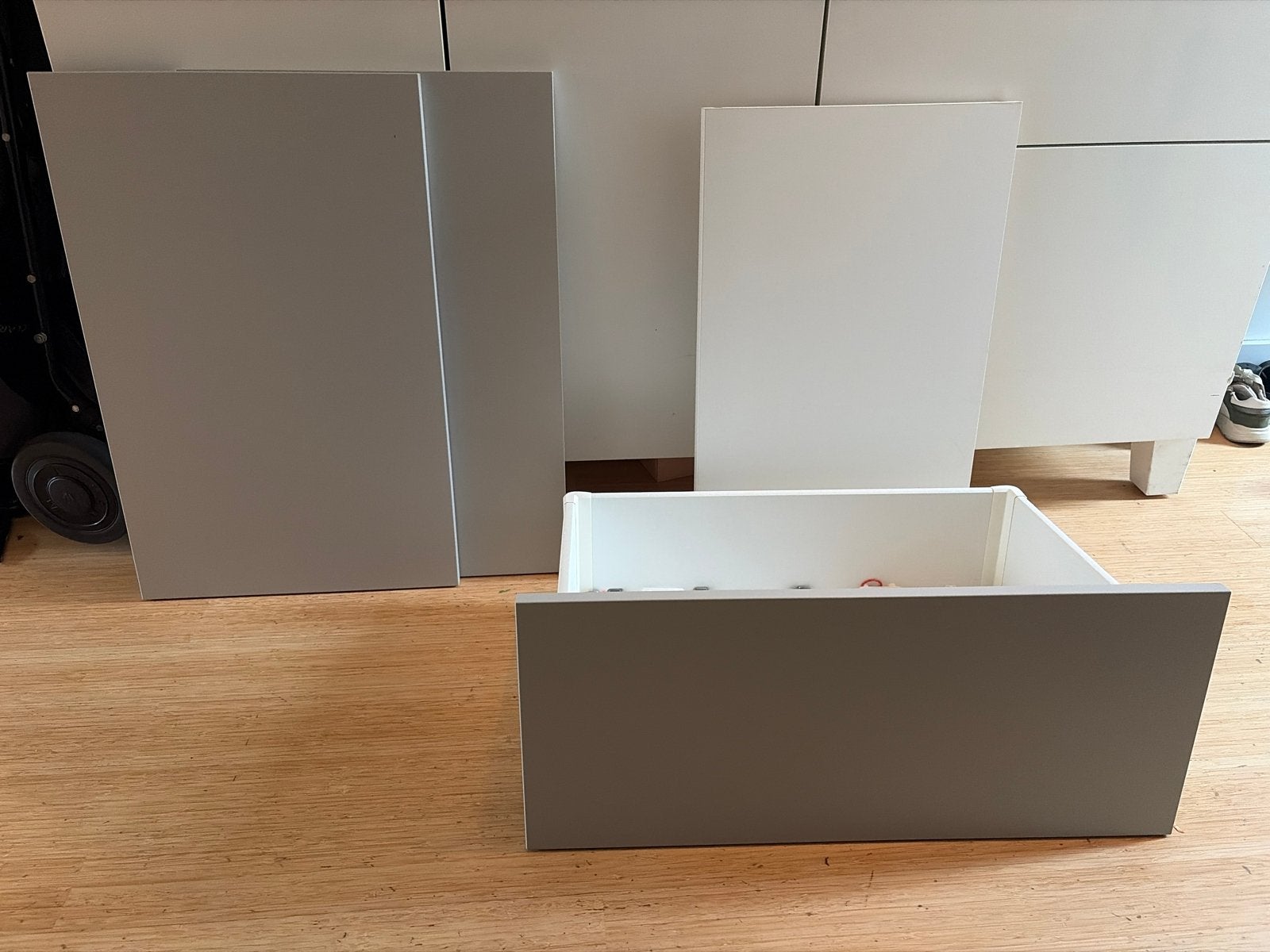 IKEA Besta deurtjes (2x), lade en plank - licht grijs, Ophalen, Gebruikt
