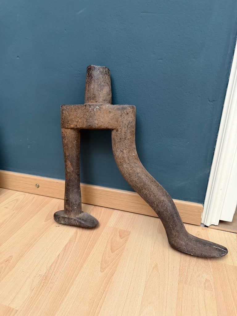 Antieke ijzeren schoenleest, Ophalen