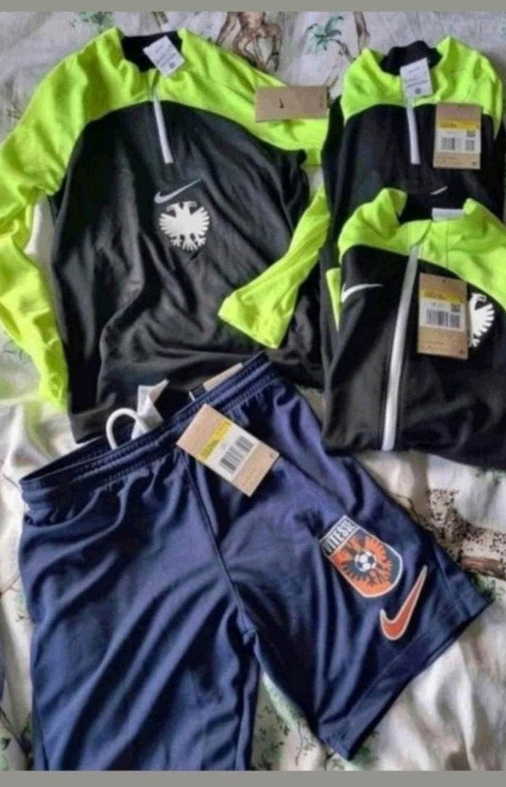 Nieuw nike sport kleren 128, Ophalen of Verzenden, Nieuw, Jongen of Meisje, Sport- of Zwemkleding