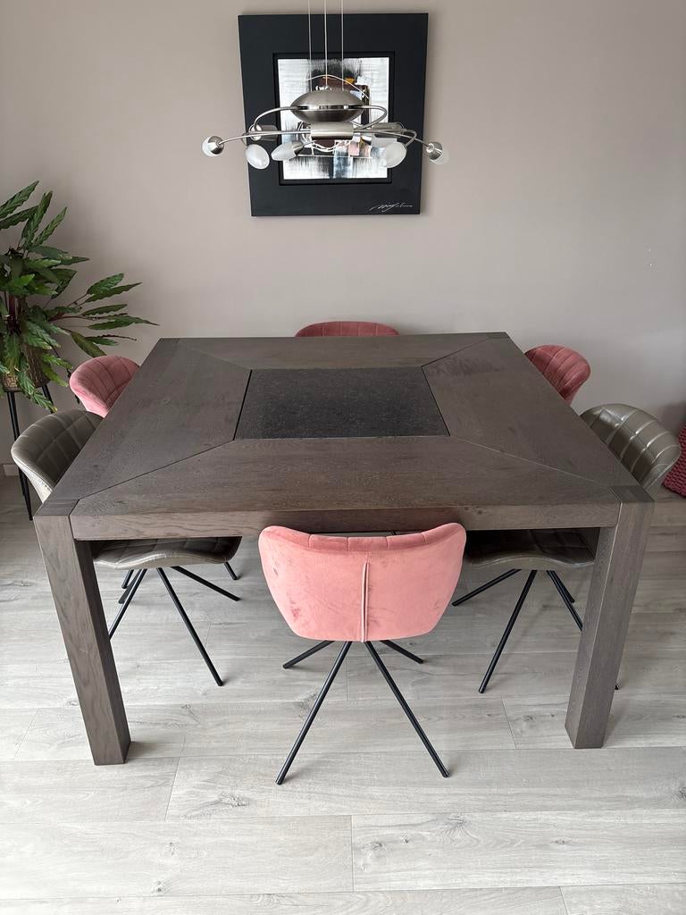 Elegante eettafel met donker eikenhout en granieten blad, Huis en Inrichting, Tafels | Eettafels, 100 tot 150 cm, Ophalen of Verzenden