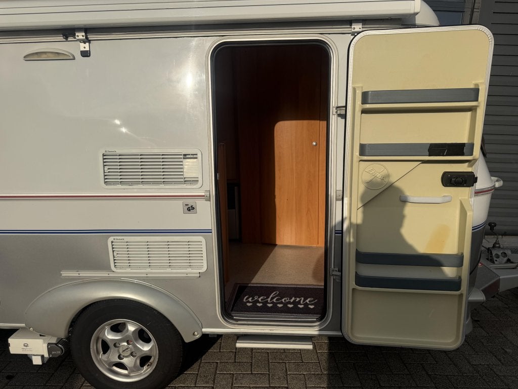 Eriba Triton 420 GT MET MOVER EN CASSETTE LUIFEL, Overige typen, Tot en met 2, Bedrijf, 4 tot 5 meter