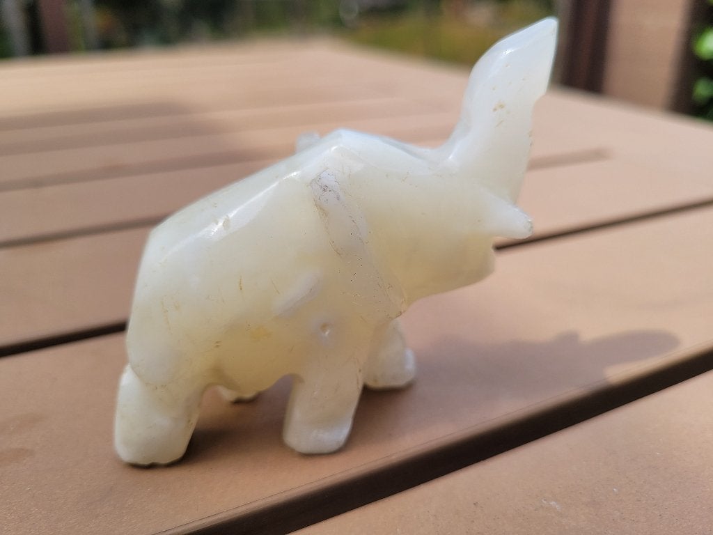 zeer mooie geslepen stenen olifant, Verzamelen, Beelden en Beeldjes, Ophalen of Verzenden, Zo goed als nieuw, Mens