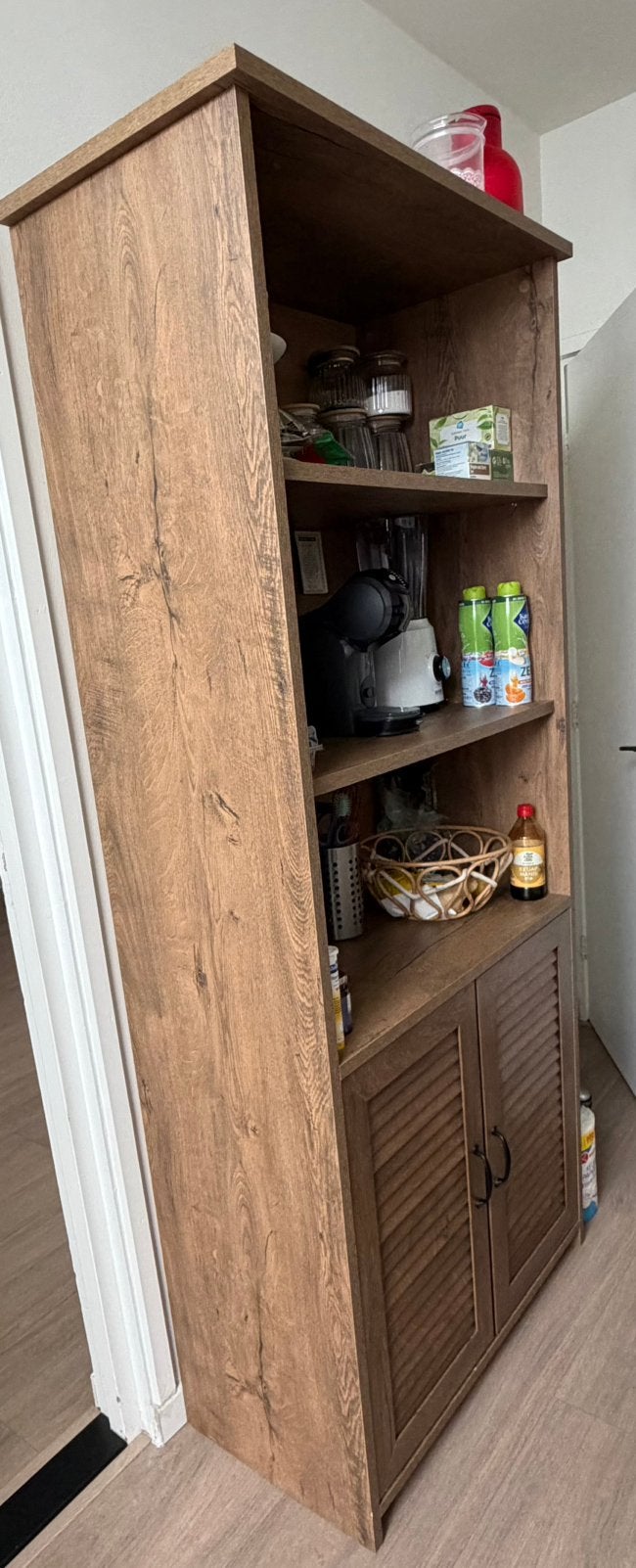 De Jysk MANDERUP boekenkast (met 2 deuren en 3+1 planken, Ophalen, Eikenhout, 50 tot 100 cm, Zo goed als nieuw