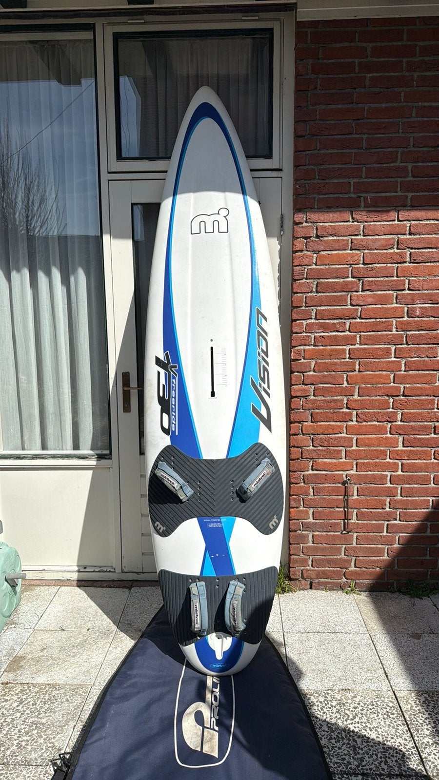 Mistral surfplank compleet met zeil giek enz., Watersport en Boten, Windsurfen, Ophalen, Gebruikt, Met mast, 6.5 m² tot 8 m²