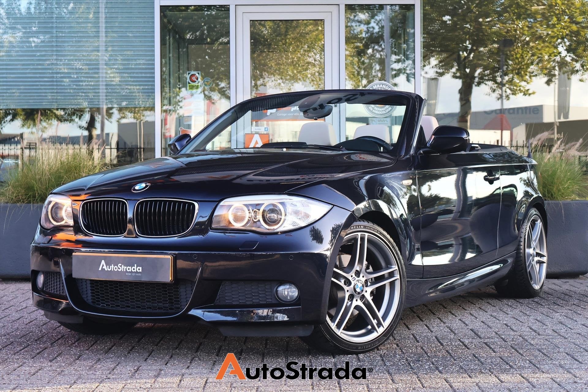 BMW 1-Serie (e87) 2.0 120I M-SPORT CABRIO I Navi I HarmanKar, 15 km/l, 4 cilinders, 4 stoelen, Zwart