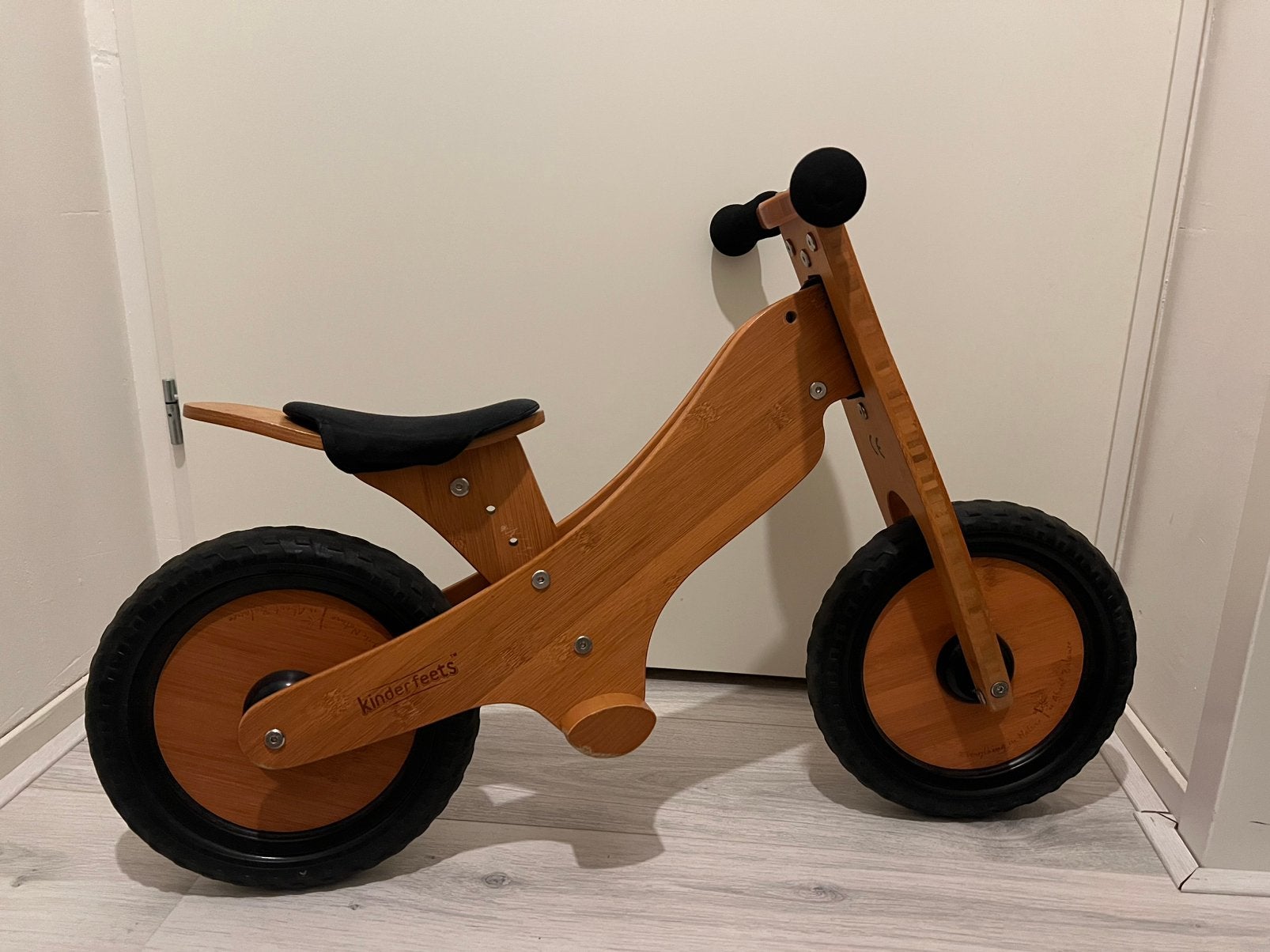 Kinderfeets - loopfiets - zwart/ bruin, Ophalen, Zo goed als nieuw, Loopfiets