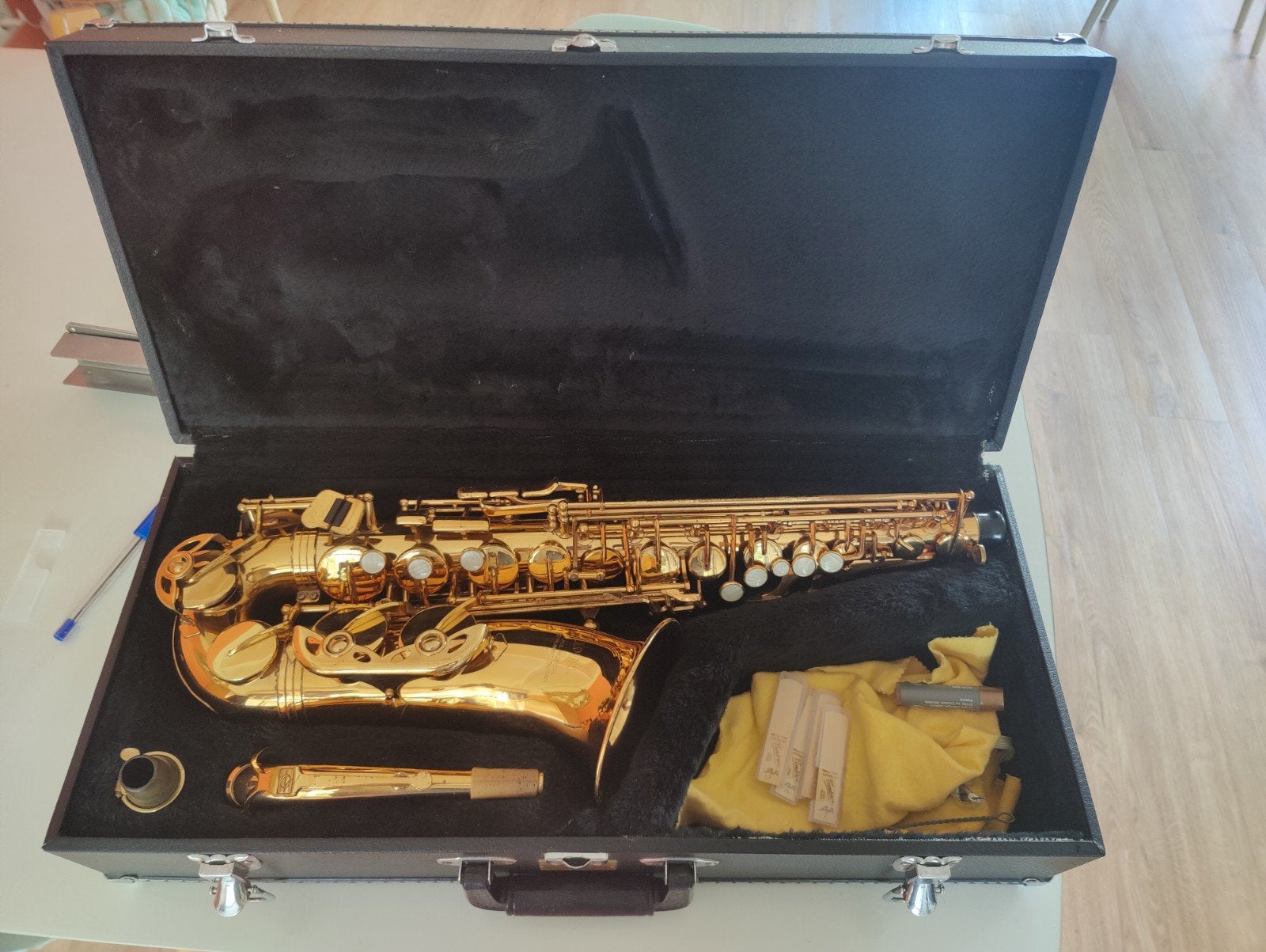 Jupiter 767 Alt Saxofoon met Koffer en Accessoires, Ophalen of Verzenden, Gebruikt, Alt, Met koffer