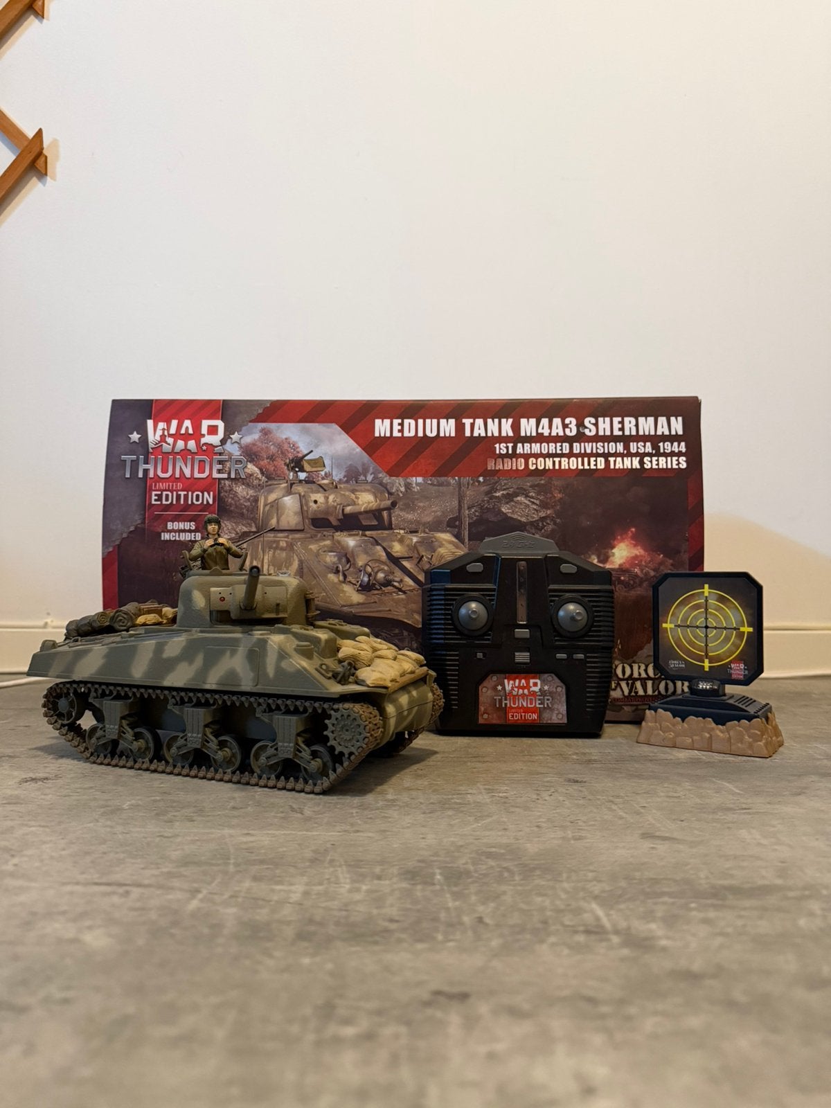 Torro War Thunder RC Tank M4A3 Sherman 1:24, Overige merken, Tank, 1:32 tot 1:50, Ophalen of Verzenden