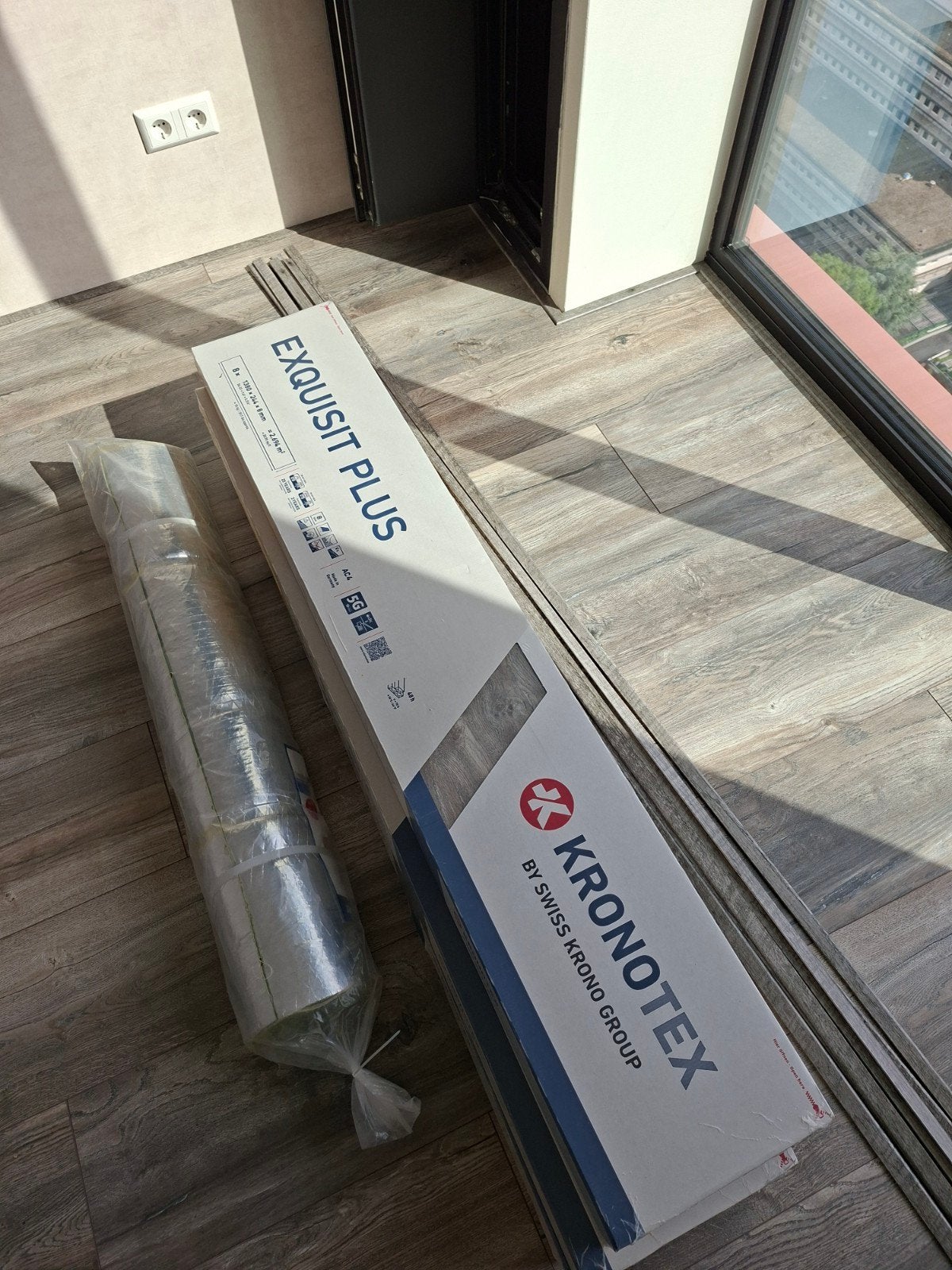 4 pakken Harbour Grey Oak laminaat + 1 rol ondervloer, Ophalen, 50 tot 150 cm, Nieuw, 10 m² of meer