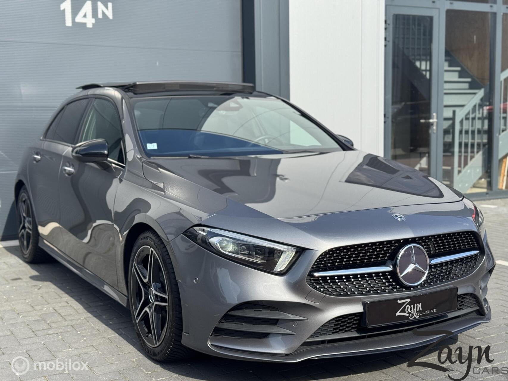 Mercedes A-klasse 200 Launch Edition Premium | Pano | AMG |, Auto's, Mercedes-Benz, Gebruikt, Euro 6, 163 pk, Leder