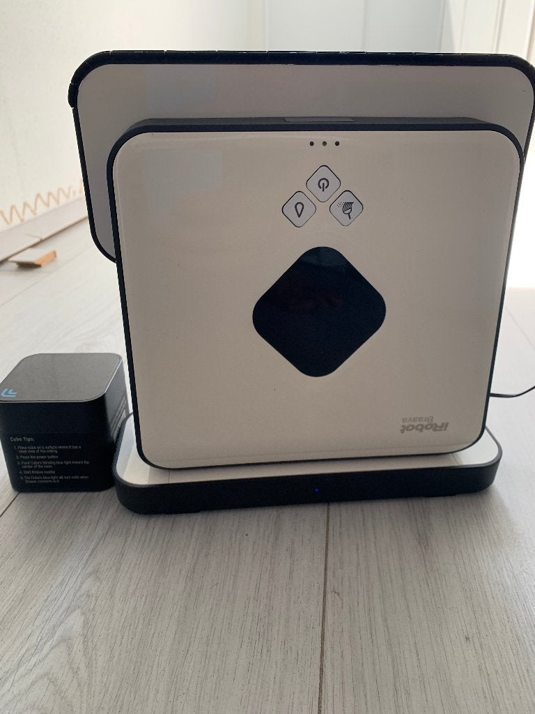 Irobot braava 300, Gebruikt, IRobot, Dweilfunctie, Ophalen of Verzenden
