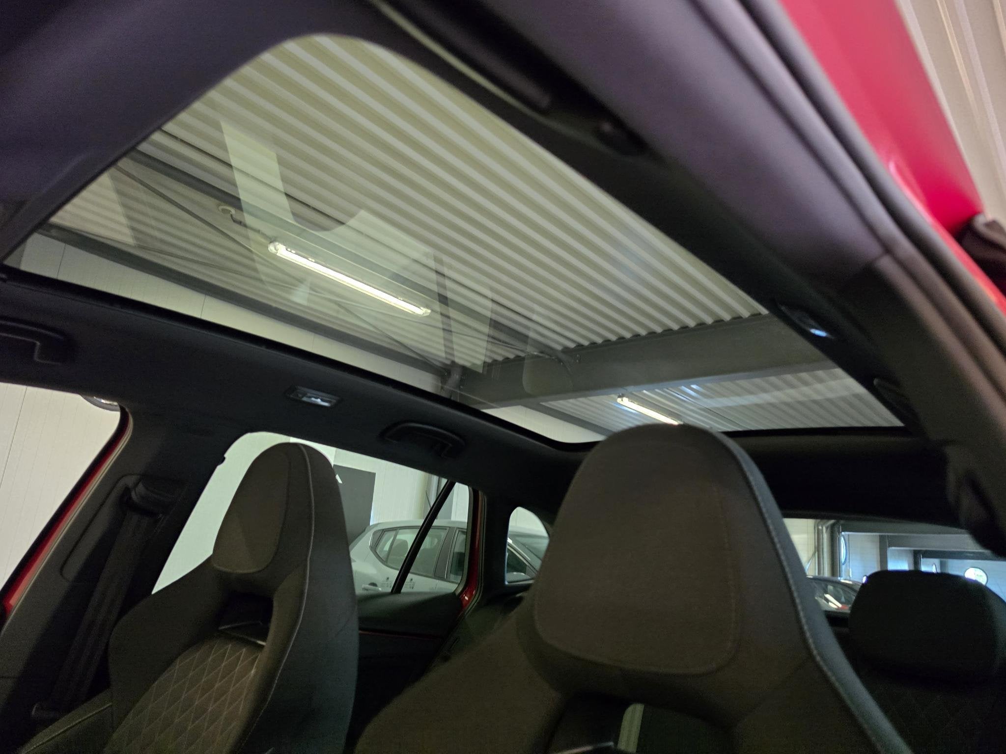 Skoda Scala 1.0 TSI Sport Business | Panoramadak | CarPlay |, Auto's, Voorwielaandrijving, Scala, Gebruikt, Met garantie (alle)