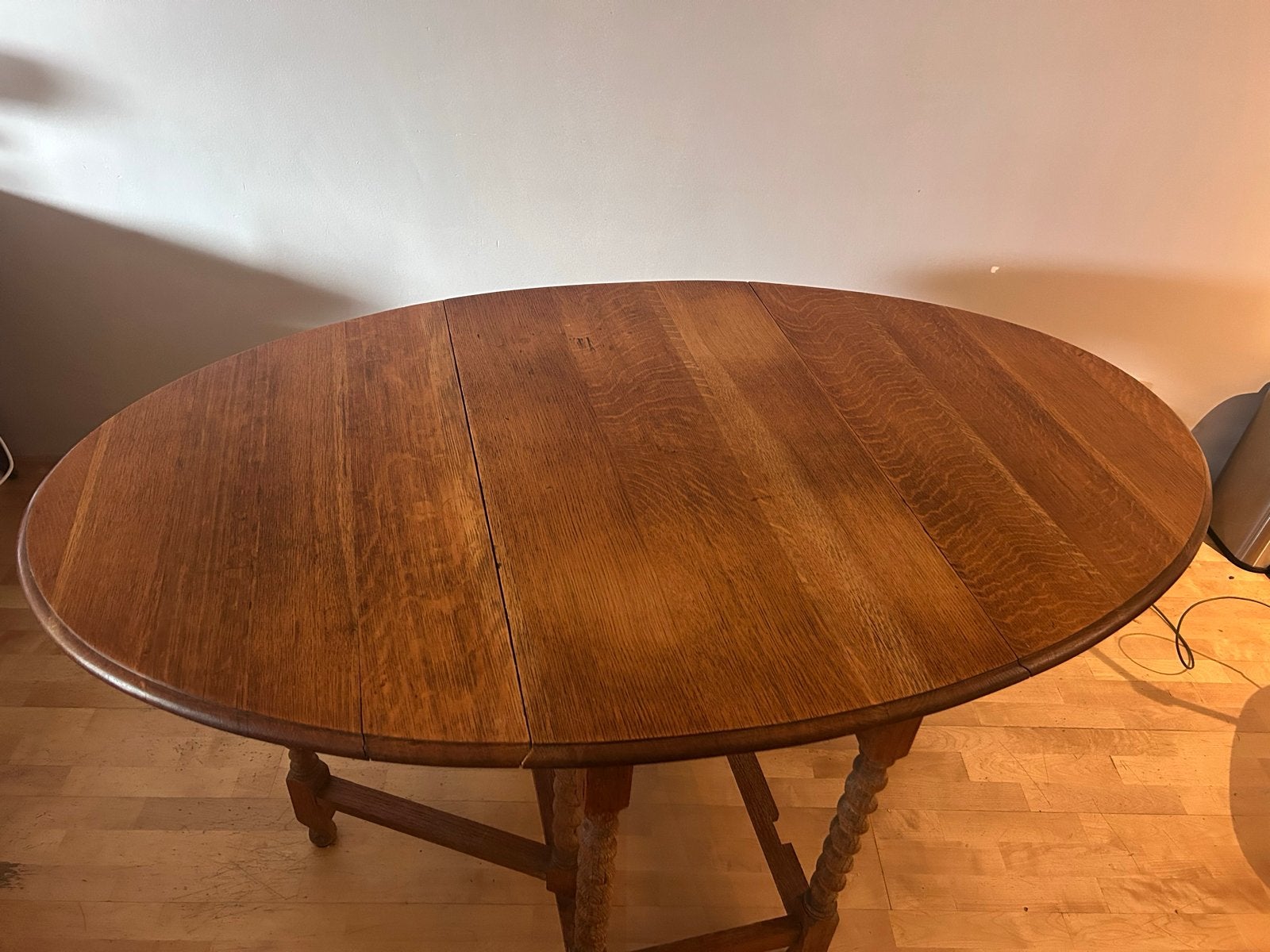 Antieke eikenhouten oortafel met gedraaide poten, Ophalen