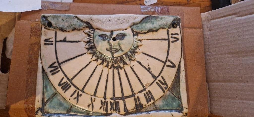 Vintage keramische zonnewijzer De Bonte Hond Vuren compleet, Tuin en Terras, Zonnewijzers, Ophalen of Verzenden, Nieuw