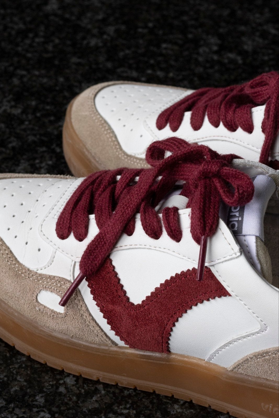 Victoria sneakers donkerrood, Ophalen of Verzenden, Zo goed als nieuw, Sneakers of Gympen