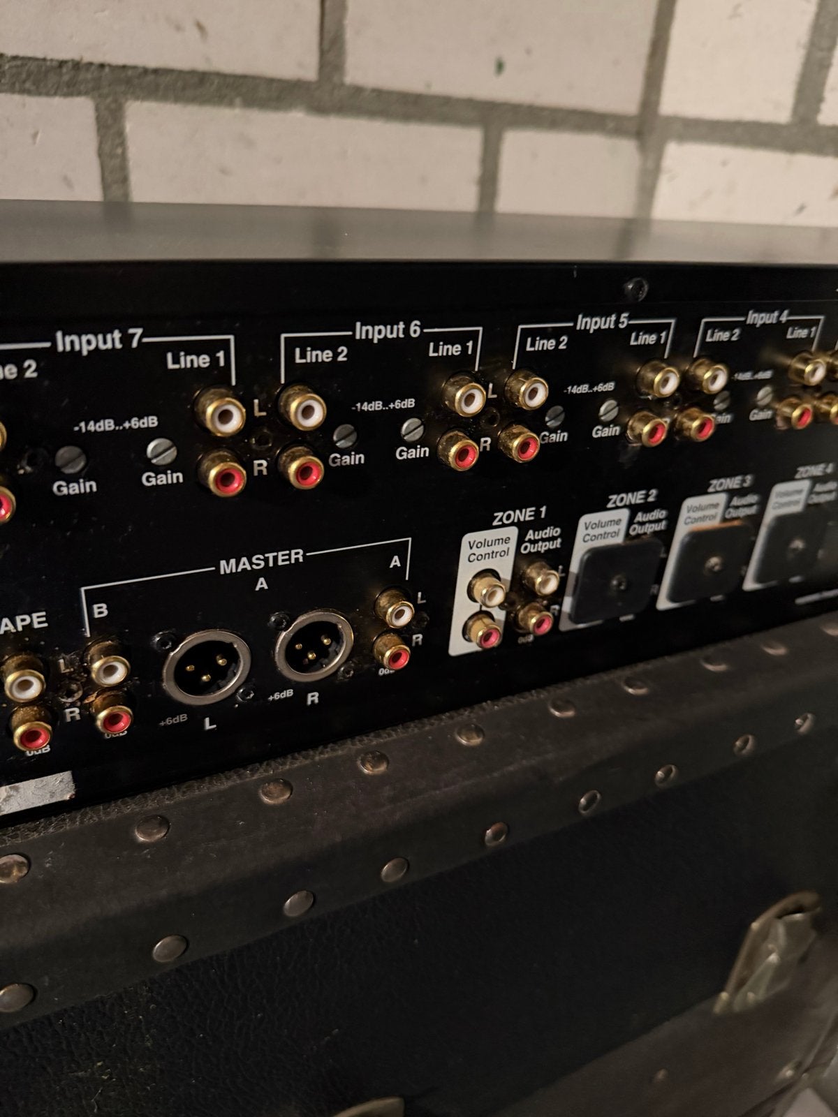 Foto 6 van Dateq Crew Multi-zone Stereo Mixer - Perfecte Staat