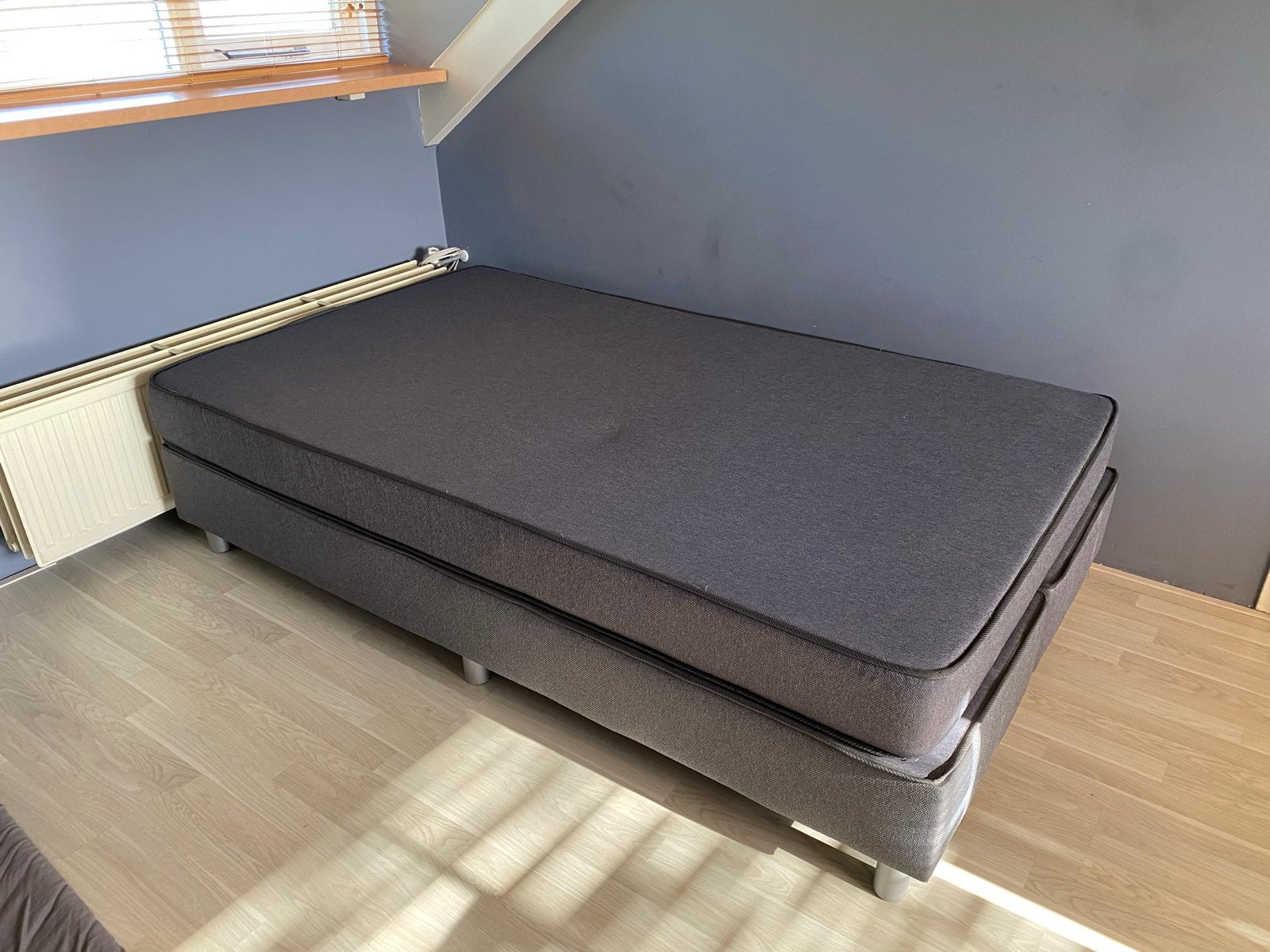 Boxspring met matras en topper, zo goed als nieu, Ophalen, Zo goed als nieuw, Twijfelaar, 120 cm