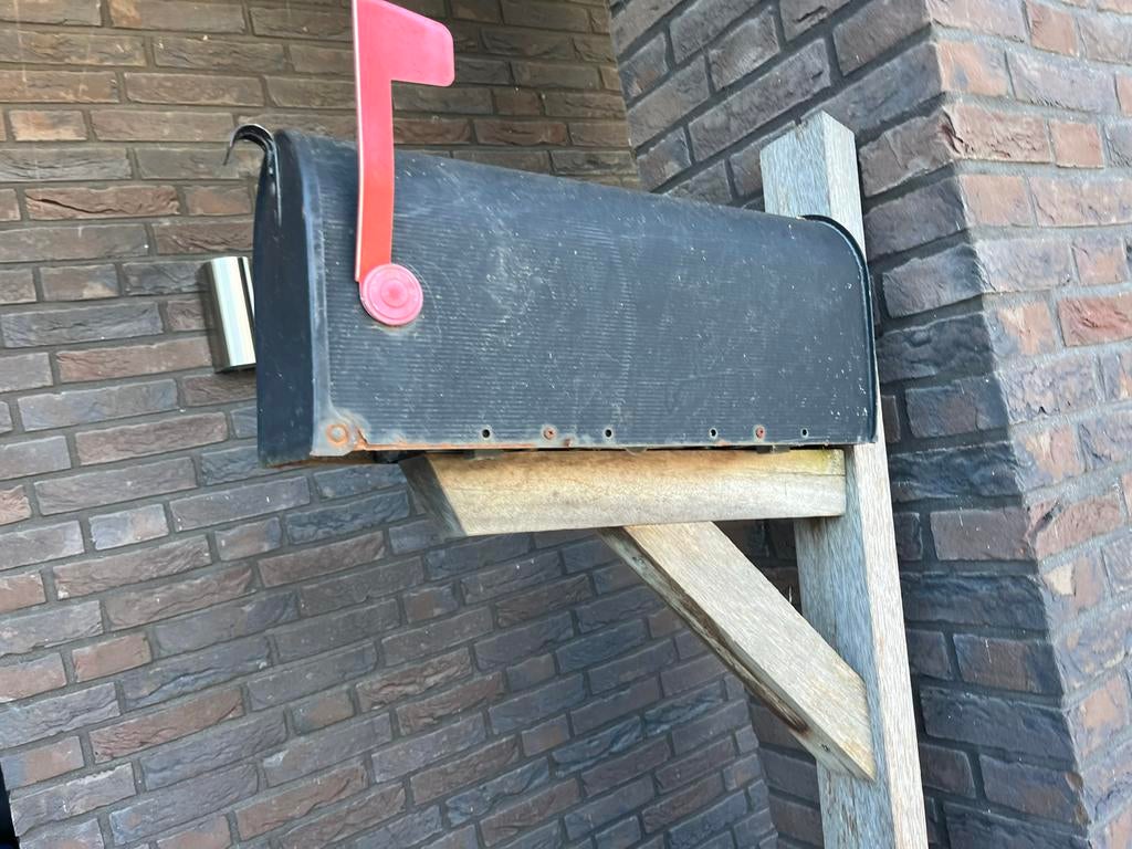 Gebruikte Amerikaanse brievenbus met houten paal, Tuin en Terras, Brievenbussen, Ophalen of Verzenden, Gebruikt, IJzer, Staande brievenbus