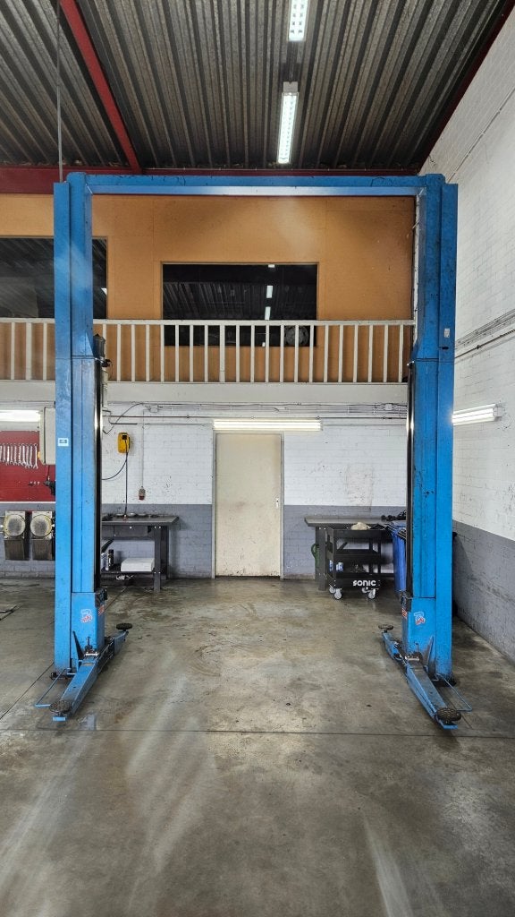 2 koloms hydraulische hefbrug Ravaglioli KPH 350I 2500Kg, Ophalen