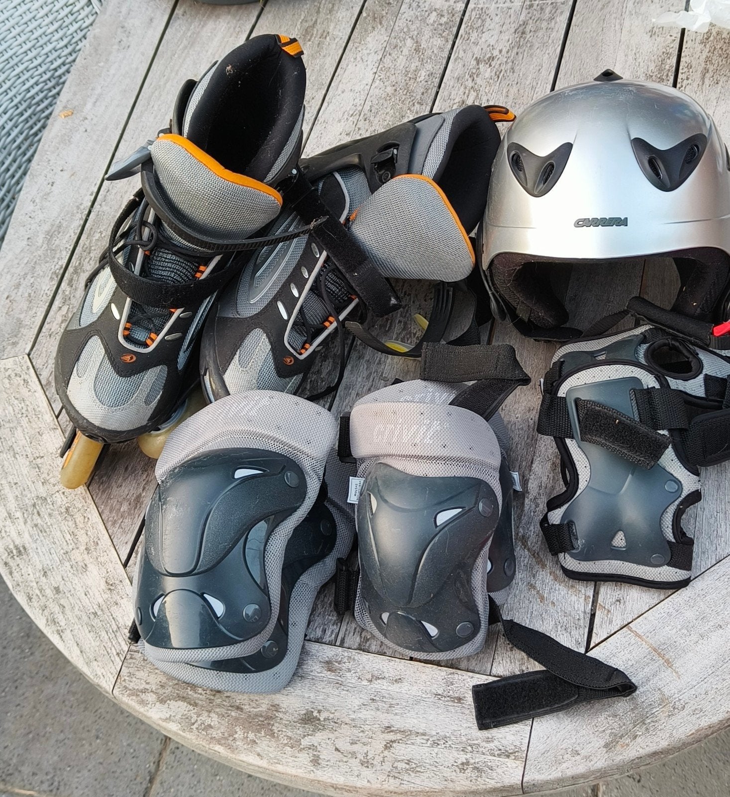 Skeelerset: Rollerblade, helm, beschermers - Maat 44, Ophalen of Verzenden, Gebruikt, Overige typen, Overige merken