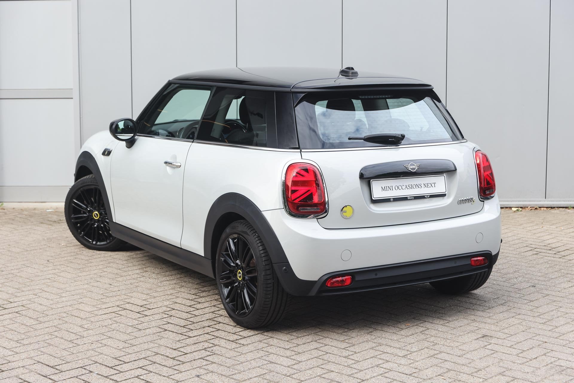 MINI Electric Classic / Achteruitrijcamera / Sportstoelen /, Auto's, Mini, Stoelverwarming, Met garantie (alle), 4 stoelen, Leder en Stof