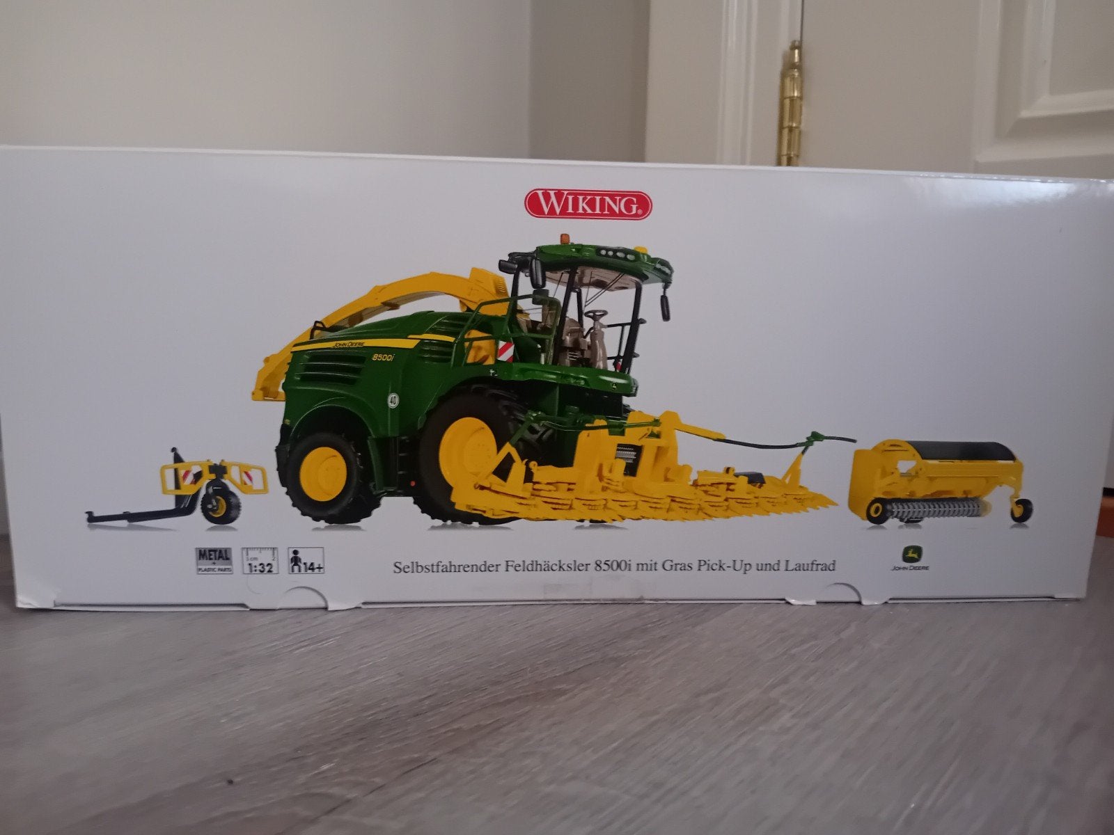 John deere 8500i wiking veldhakselaar 1:32, Ophalen of Verzenden, Nieuw, Tractor of Landbouw, Overige merken