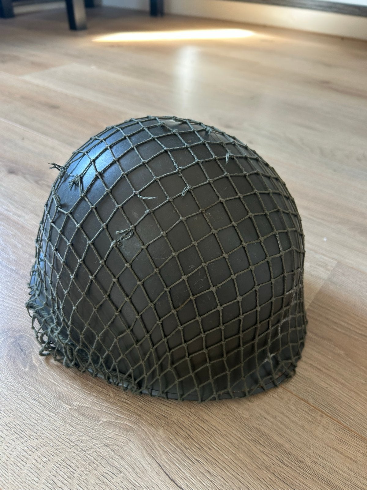 Nederlands Legerhelm met Camouflagenet, Verzamelen, Ophalen of Verzenden, Landmacht, Nederland, Helm of Baret