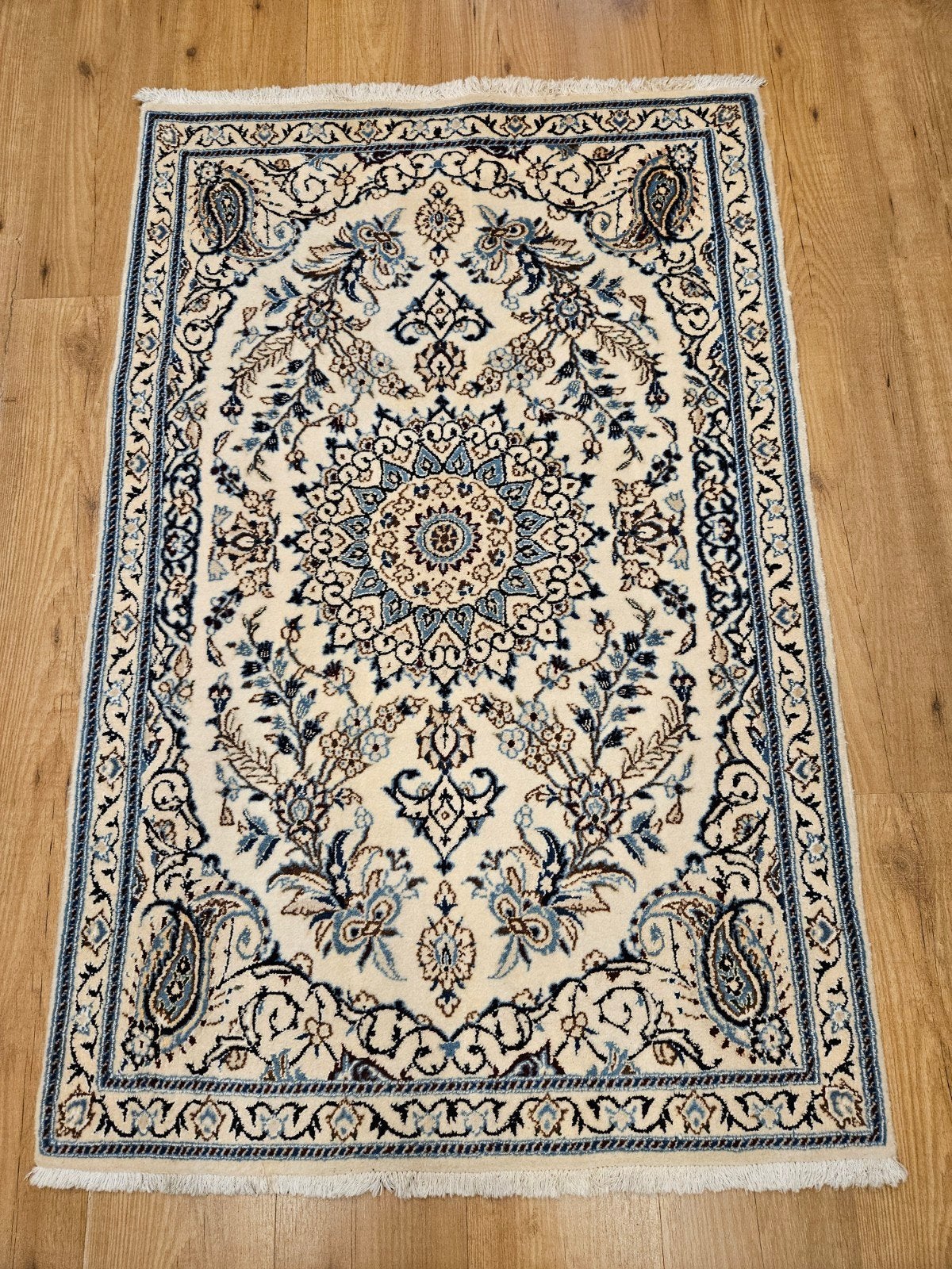 Vintage handgeknoopt perzisch tapijt nain 138x87, Huis en Inrichting, Stoffering | Tapijten en Kleden, Info@SlatsAntiek.nl, Tweedehands