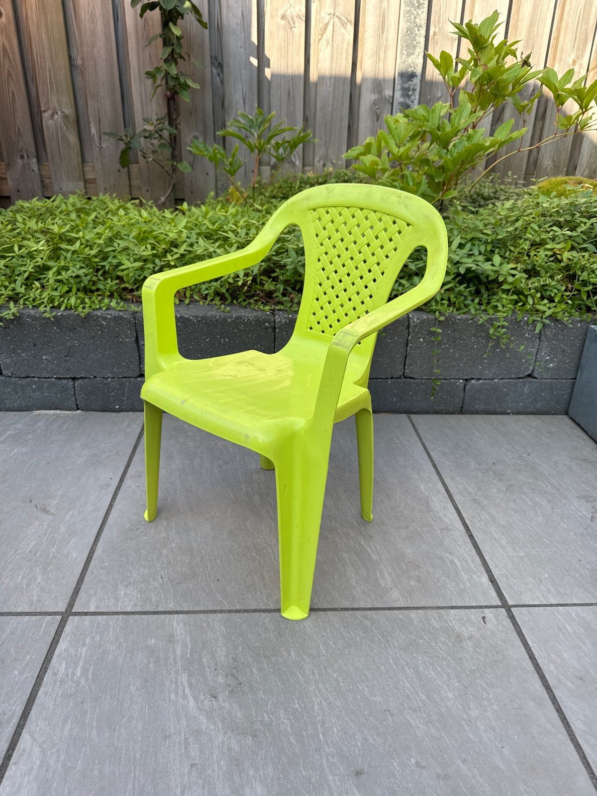 Gratis op te halen: Groene kunststof tuinstoel, Ophalen, Gebruikt, Kunststof